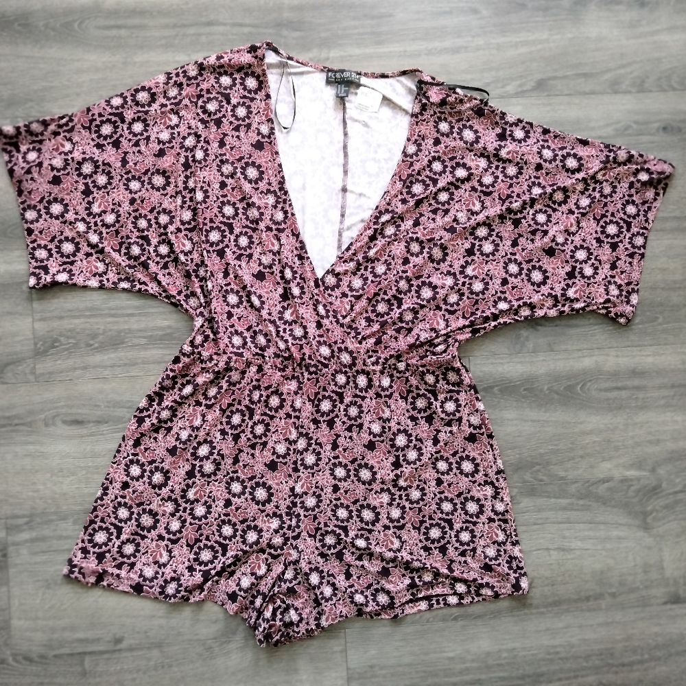 Forever 21+ Floral Short Romper Plus Size 2X V-Neck Elastic Waist NWT
